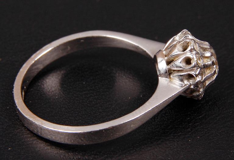 RING, vitguld med diamanter, 0,36 + 0,20 ct enl gravyr, Smyckesmed Peter Schutz AB.