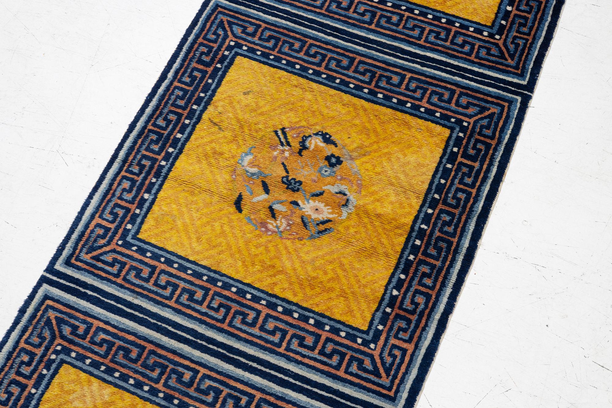 Matta, semiantik, Kina, ca 205 x 69 cm.