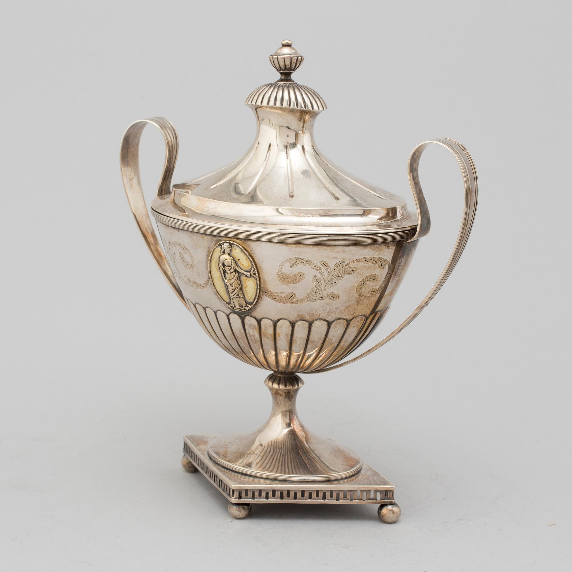 A silver sugar bowl by Johan Bergman Luleå, 1811.