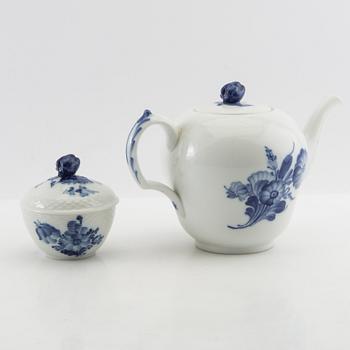 Service approximately 140 pieces "Blue Flower" Royal Copenhagen Denmark 20th century porcelain.