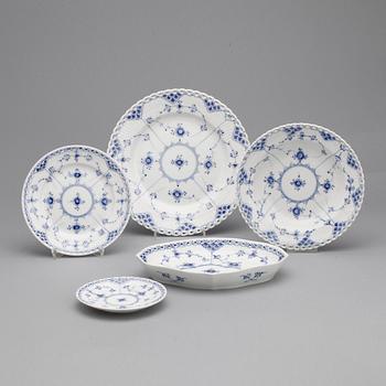 SERVIS, 30 ca delar, porslin, Musselmalet, Royal Copenhagen.