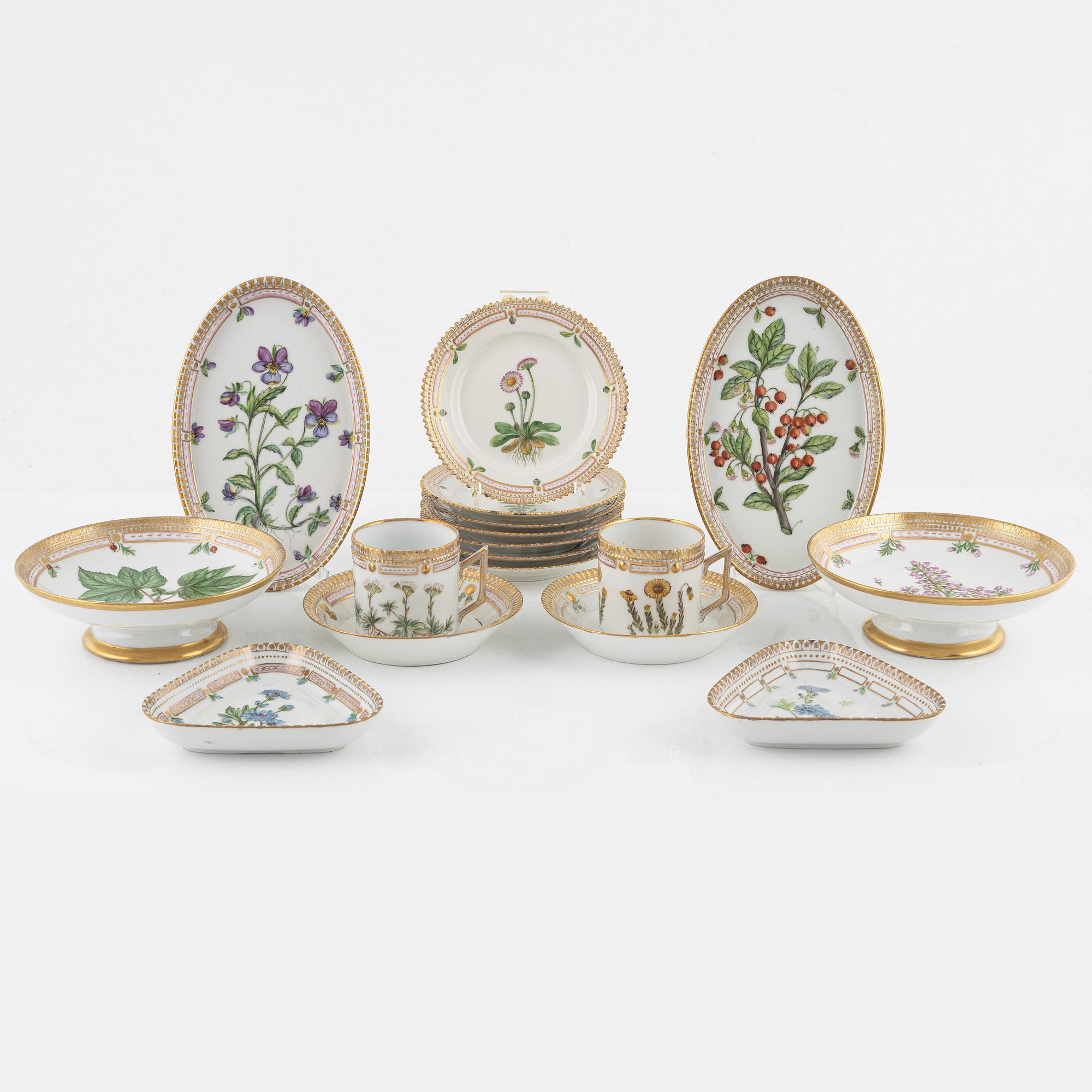 15 pieces of "Flora Danica (Hausmålerai) porcelain, Royal Copenhagen, Denmark.
