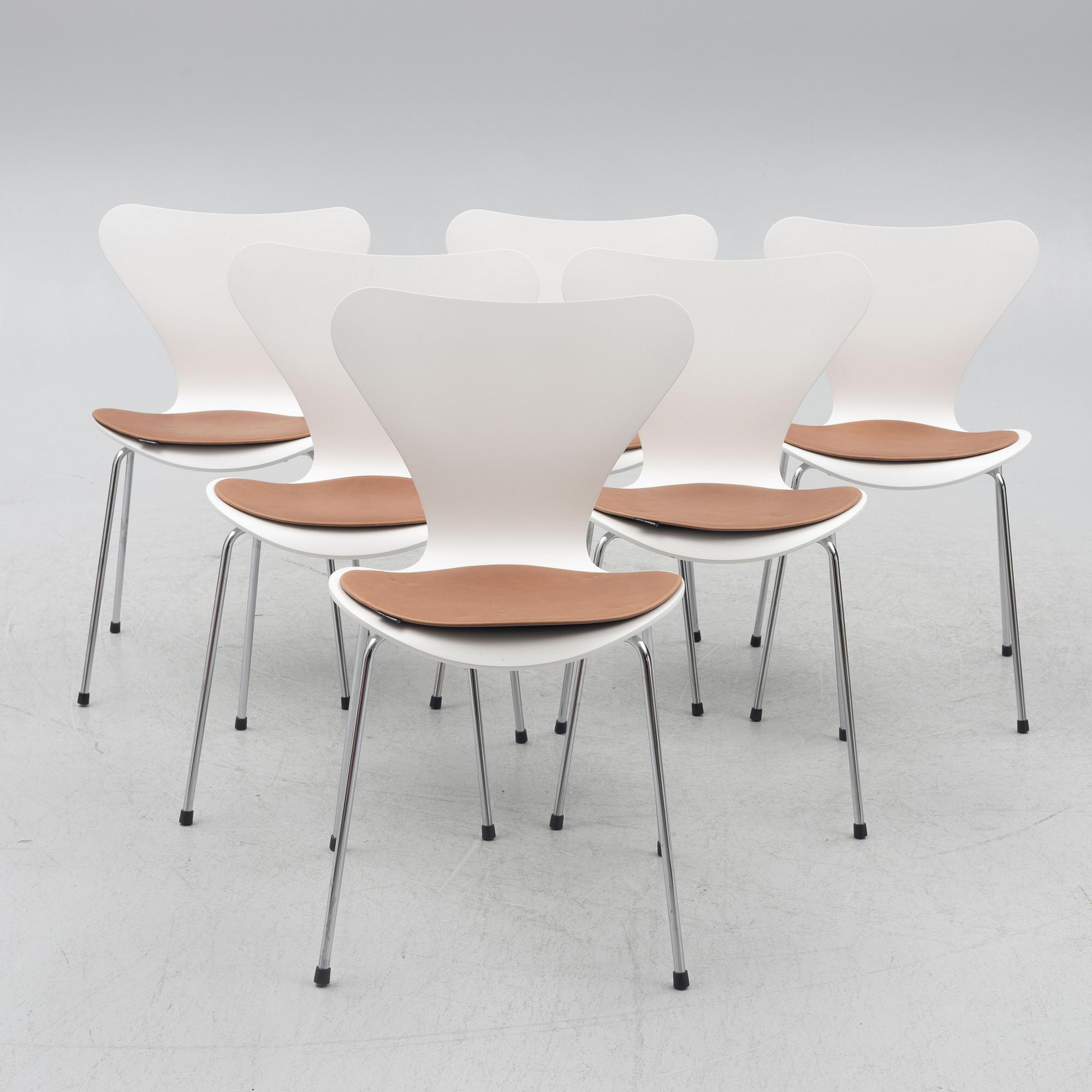 Arne Jacobsen, six chairs, "The Seven", Fritz Hansen, 2018.