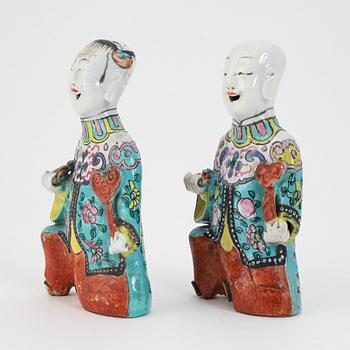 Figuriner, 2 st, porslin, 'Laughing boys', Kina, sen Qingdynasti.