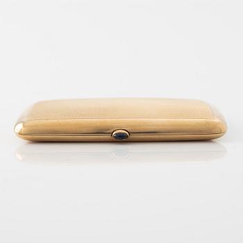 A 14 carat gold cigarette case.