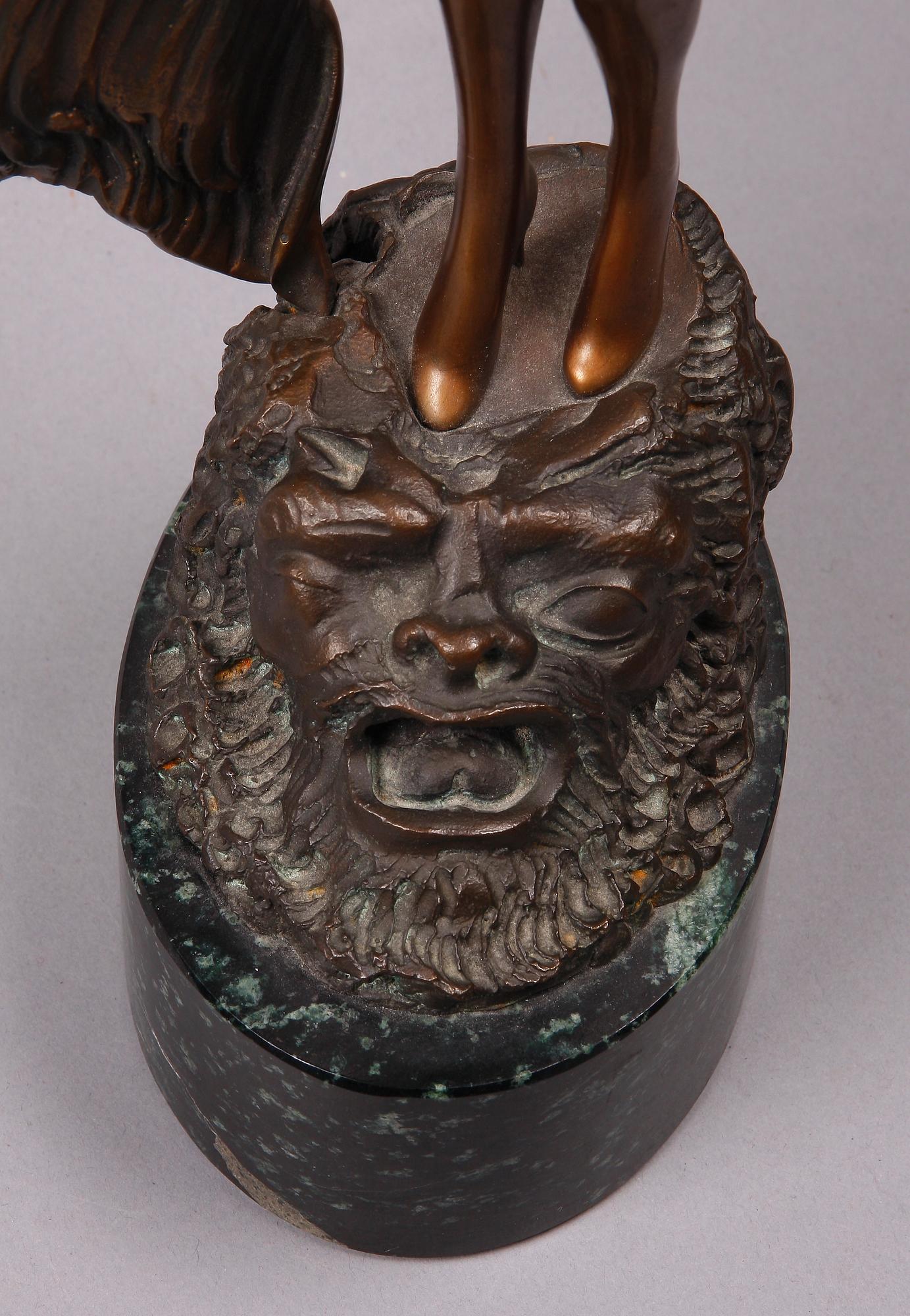 OKÄND KONSTNÄR, skulptur, brons. Otydl sign o numr. Art Deco-stil. 1900-talets andra hälft.