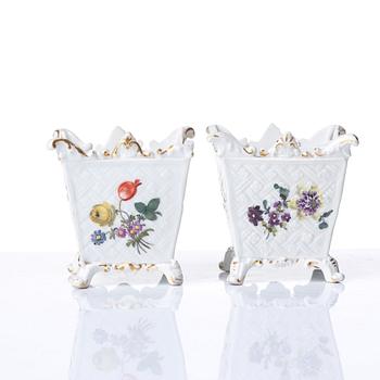 A set of miniature flower pots, Meissen, mid 18th Century.