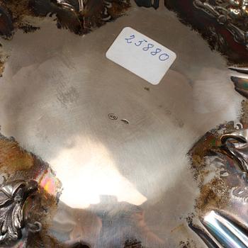 SKÅL samt SKÅLFAT, låghaltigt silver, 1900-talets första hälft, vikt 452 g.