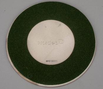GLASUNDERLÄGG, silver, A. Tillander, Helsingfors 1974. Totalvikt 607 g.