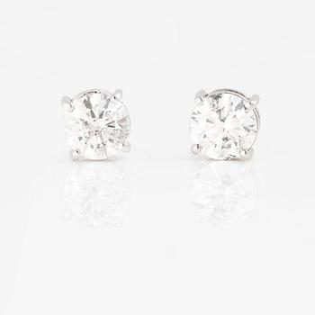 ÖRHÄNGEN, ett par, med briljantslipade diamanter 2.20 ct.
