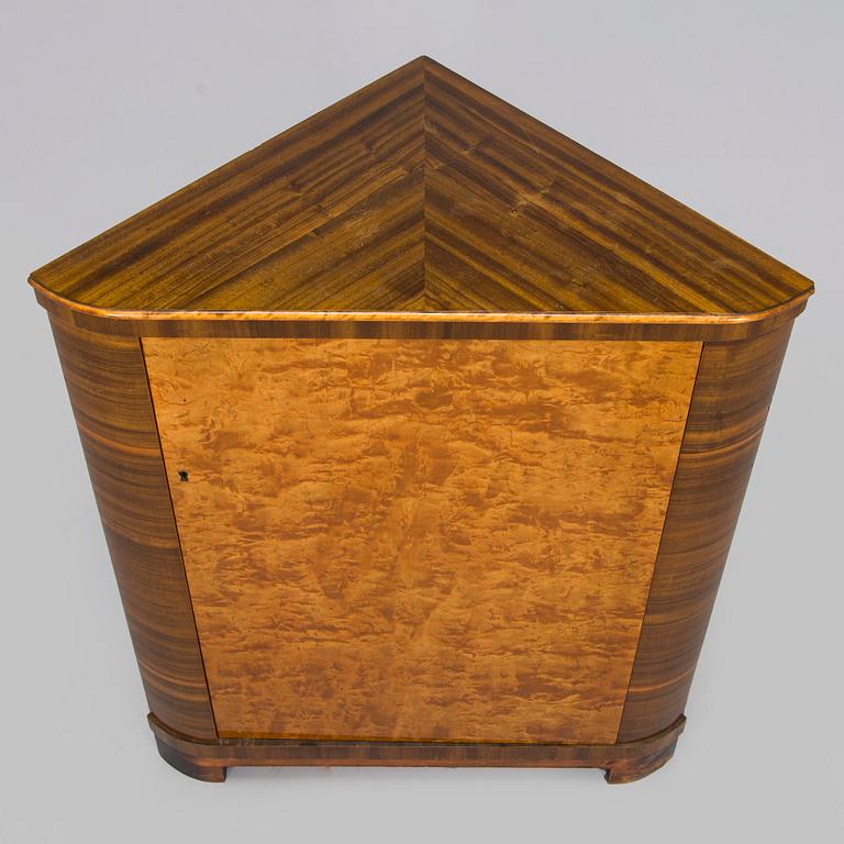 Baarikaappi, 1930-luku.