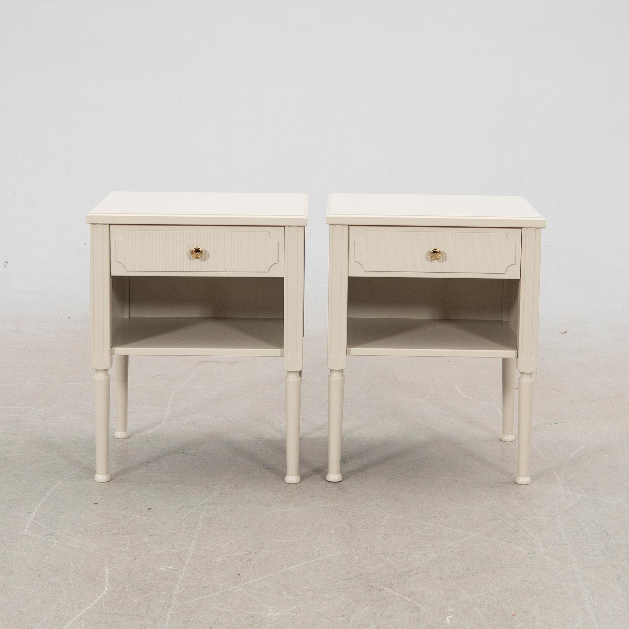 Bedside tables, 1 pair, 21st century.