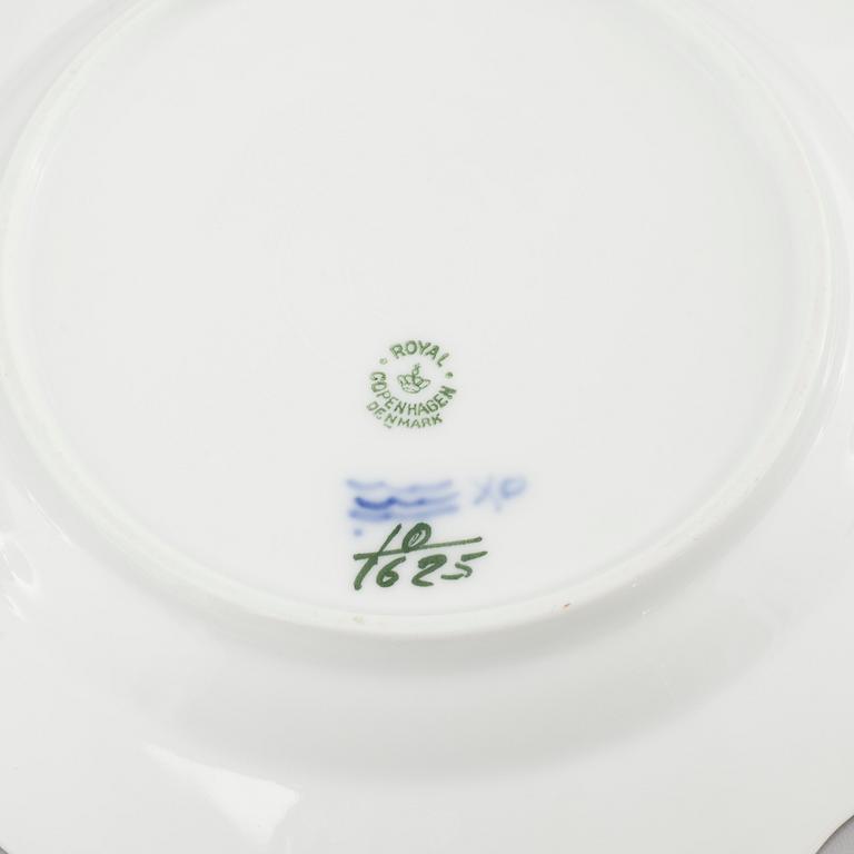 71 pieces of table ware, "Blå Blomst" by Royal Copenhagen.