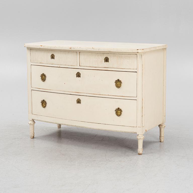 A painted oak chest of drawers from around the year 1900.