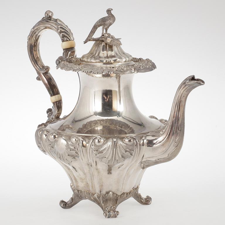 KAFFEKANNA, silver, nyrokoko, Gustav Möllenborg, Stockholm, 1838. Vikt ca 1020 gram.