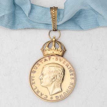 Carl XVI Gustav, H.M. Konungens medalj, 12:e storleken, förgyllt finsilver, med Serfimerordens band. 1994.