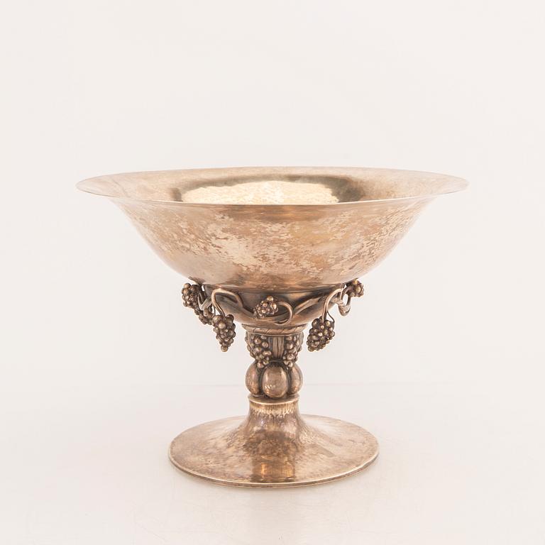 A Danish 20th century silver bowl on stand mark of G Jensen/Johan Rohde Copenhagen model no 264 weight 1044 grams.