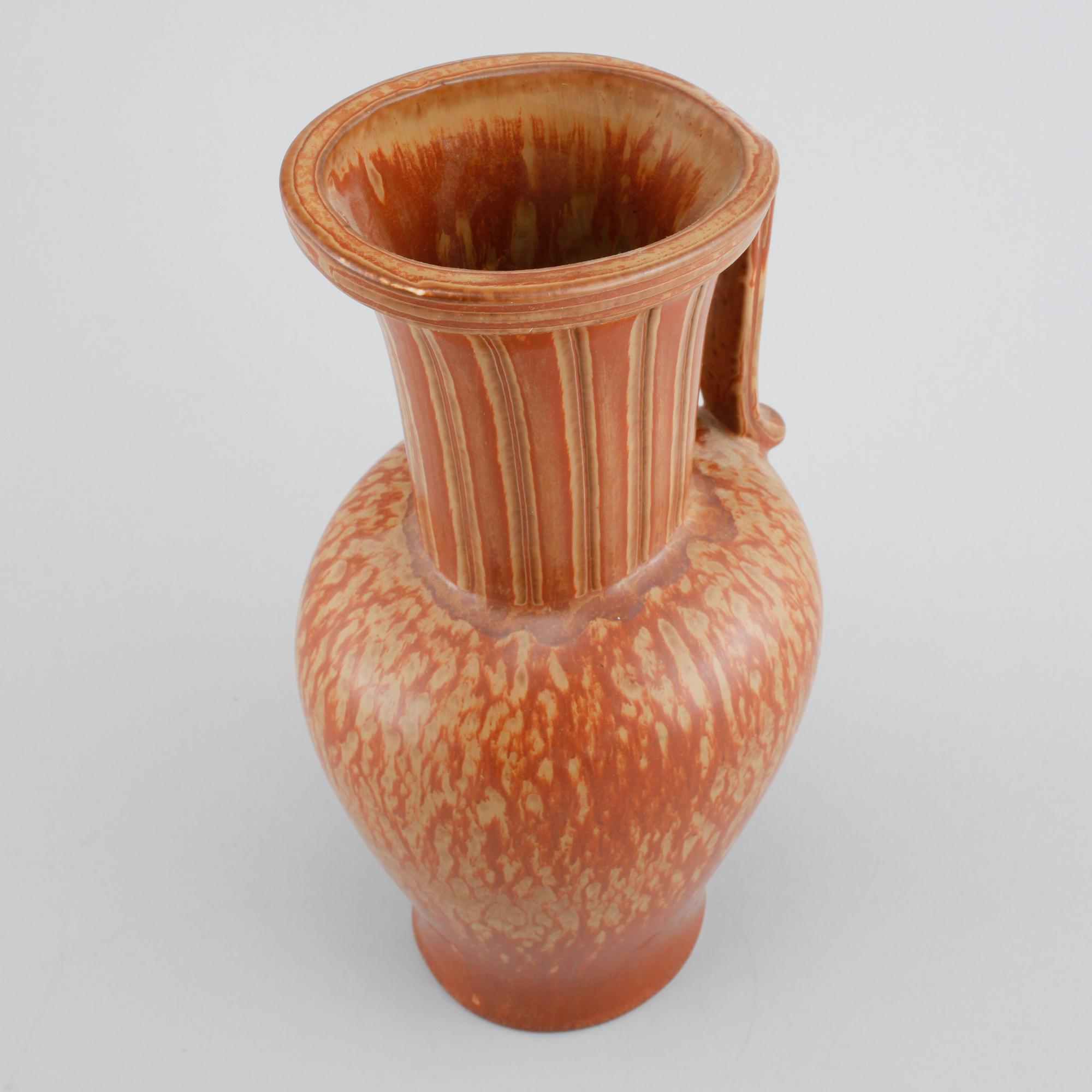 A 1950/60s stoneware pot by Gunnar Nylund, Rörstrand.