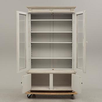 A 19th-/20th century cabinet.