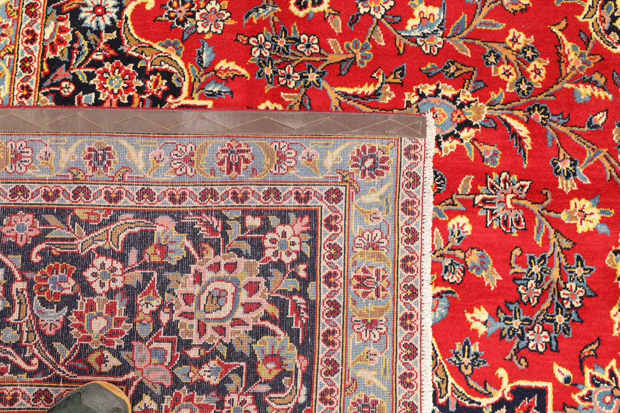 A Keshan carpet, approx. 490 x 306 cm.