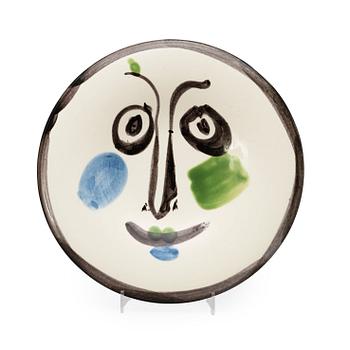 541. A Pablo Picasso 'Visage No 197' faience dish, Madoura, Vallauris, France 1963.