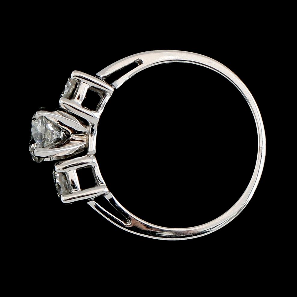 RING, 14K vitguld, 3 briljantslipade diamanter tot ca 1.25 ct.