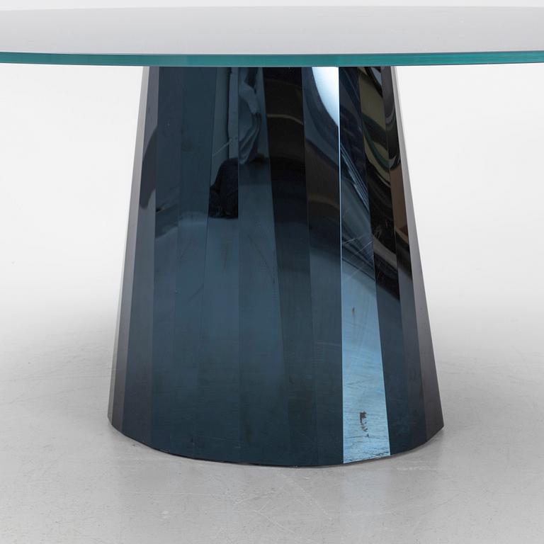 Voctoria Willmotte, a "Pli" dining table, ClassiCon, 2017.