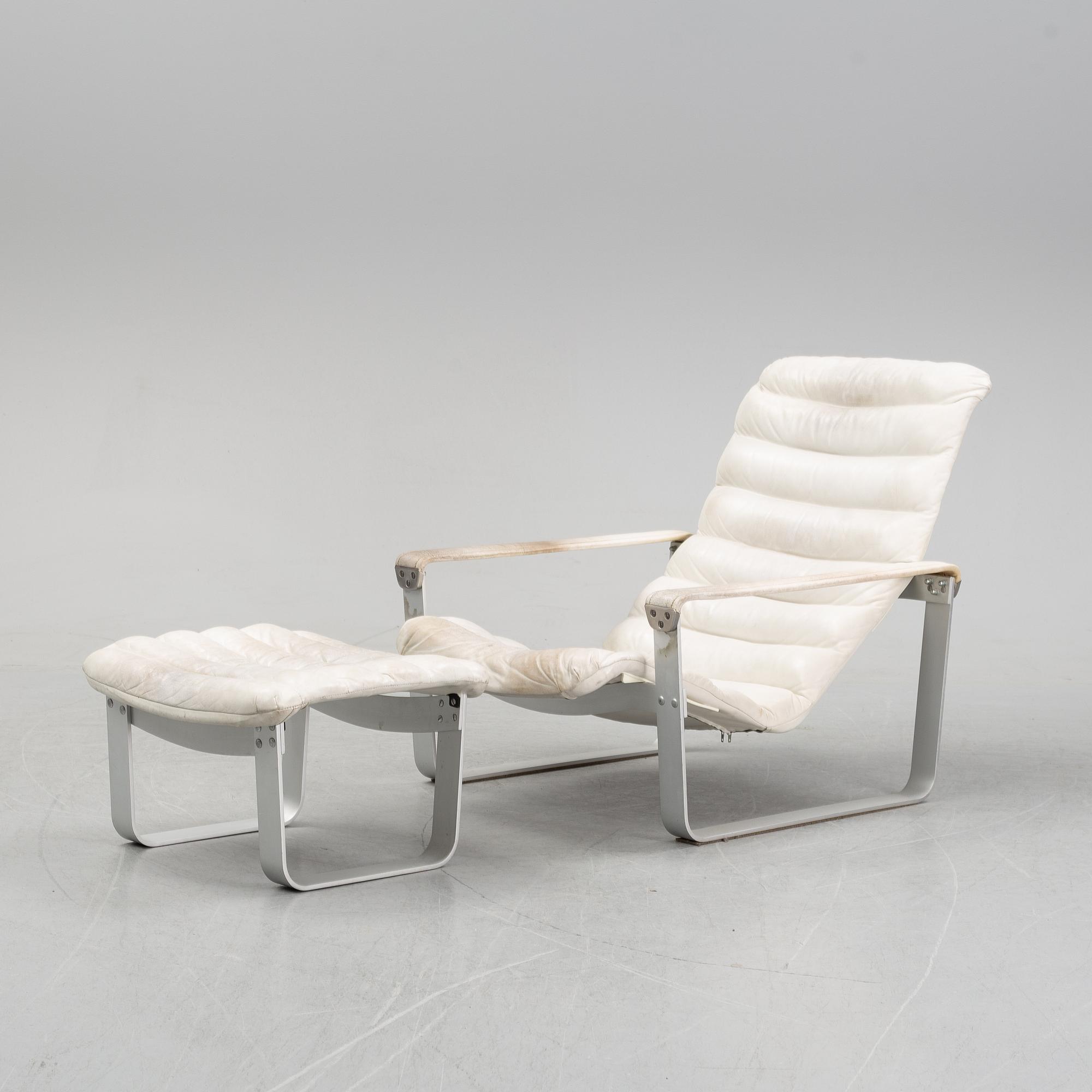 Ilmari Lappalainen, a lounge chair with ottoman, model "Pulkka" for Asko, Finland. Designed in 1968.