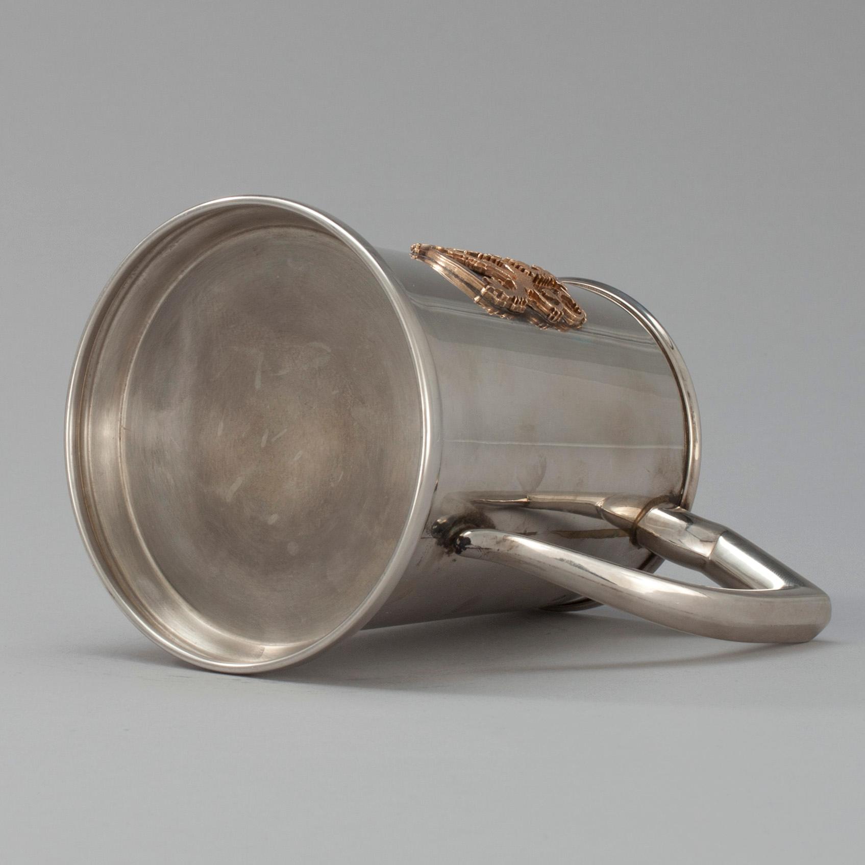 STOP, Sterling silver, 14K guld. London 2007. 1/1 pint. Vikt 346 g.