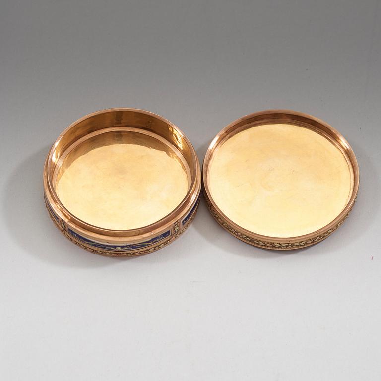 A Swiss late 18th century gold and enameld snuff-box, unidentified makers mark.