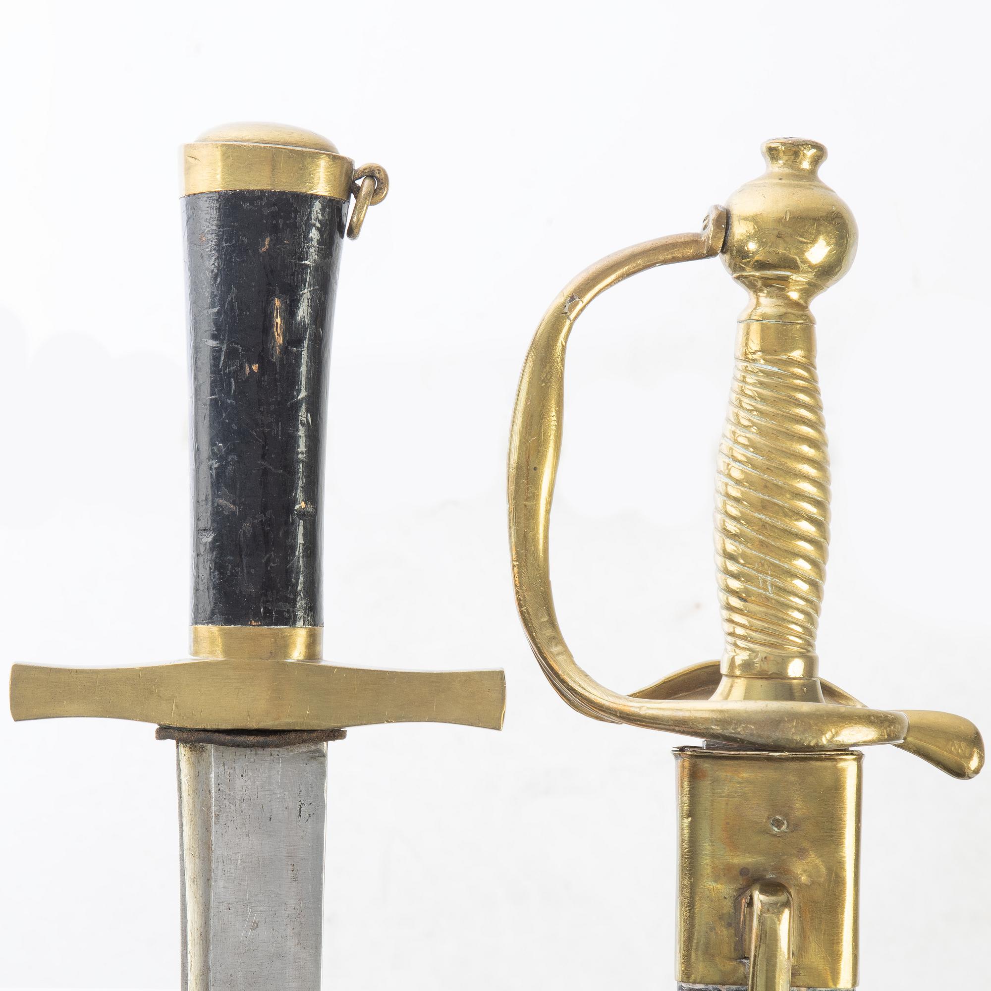 Huggare 2 st, svenska m/1856, med baljor.