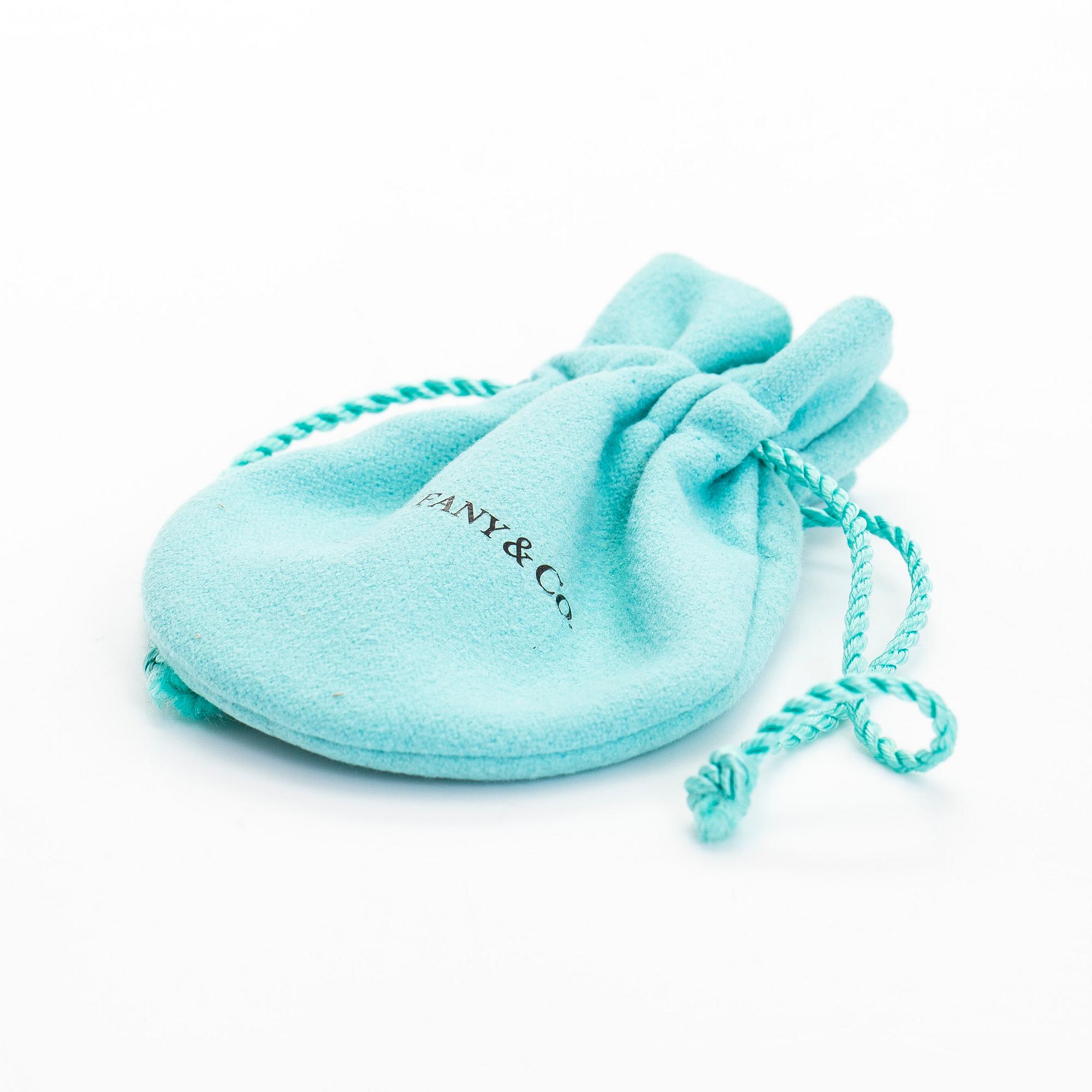 Tiffany & Co, an 18K gold 'Open Heart' bracelet.