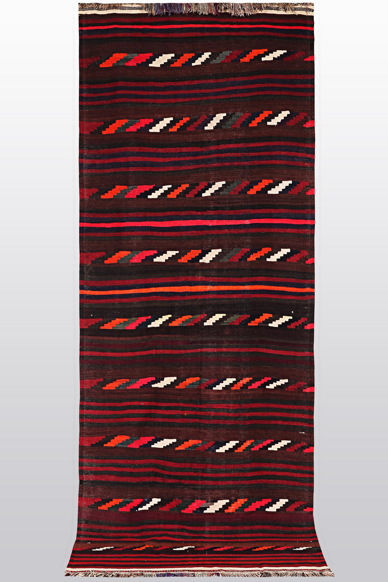 Matta, semiantik, kelim Kashghai, ca 360 x 138 cm.