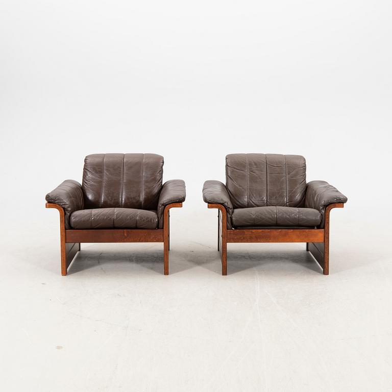 A pair of 1970s leather armchairs.
