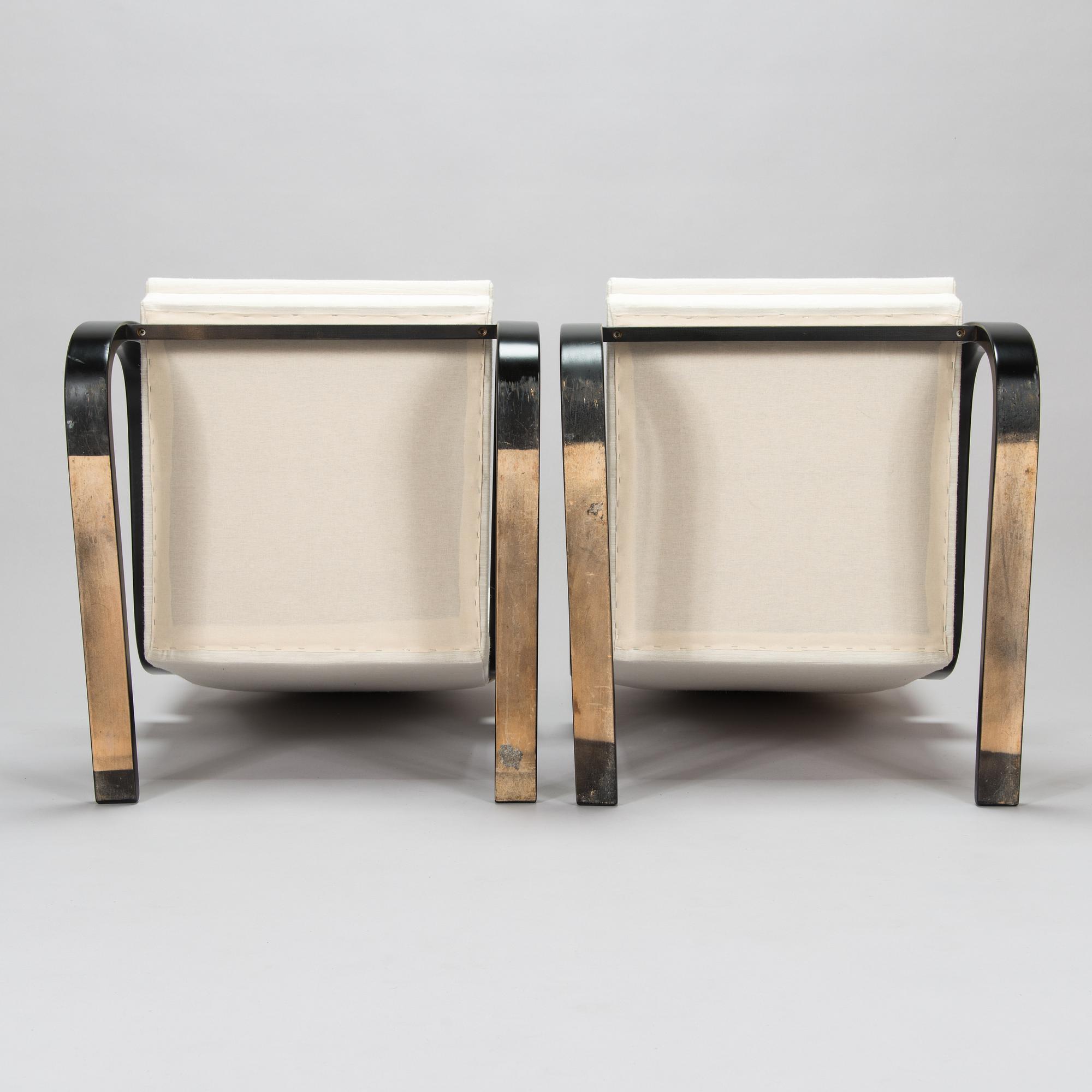 Alvar Aalto, A pair of mid-20th century '34/401' armchairs for  O.Y. Huonekalu- ja Rakennustyötehdas A.B. Finland.
