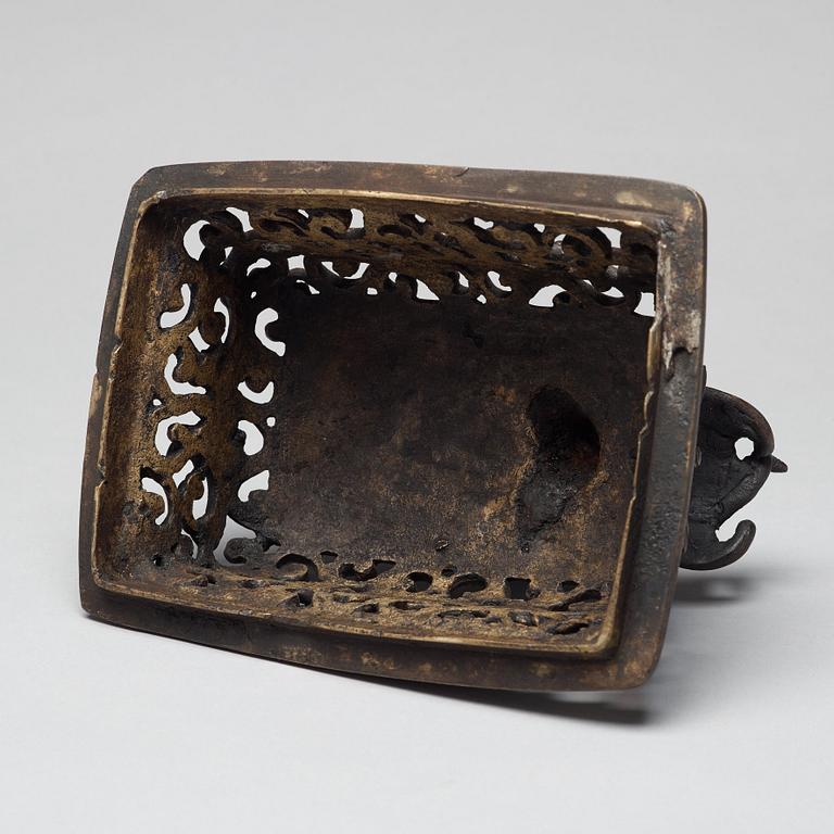 A bronze censer with cover, Qing dynasty (1664-1912).