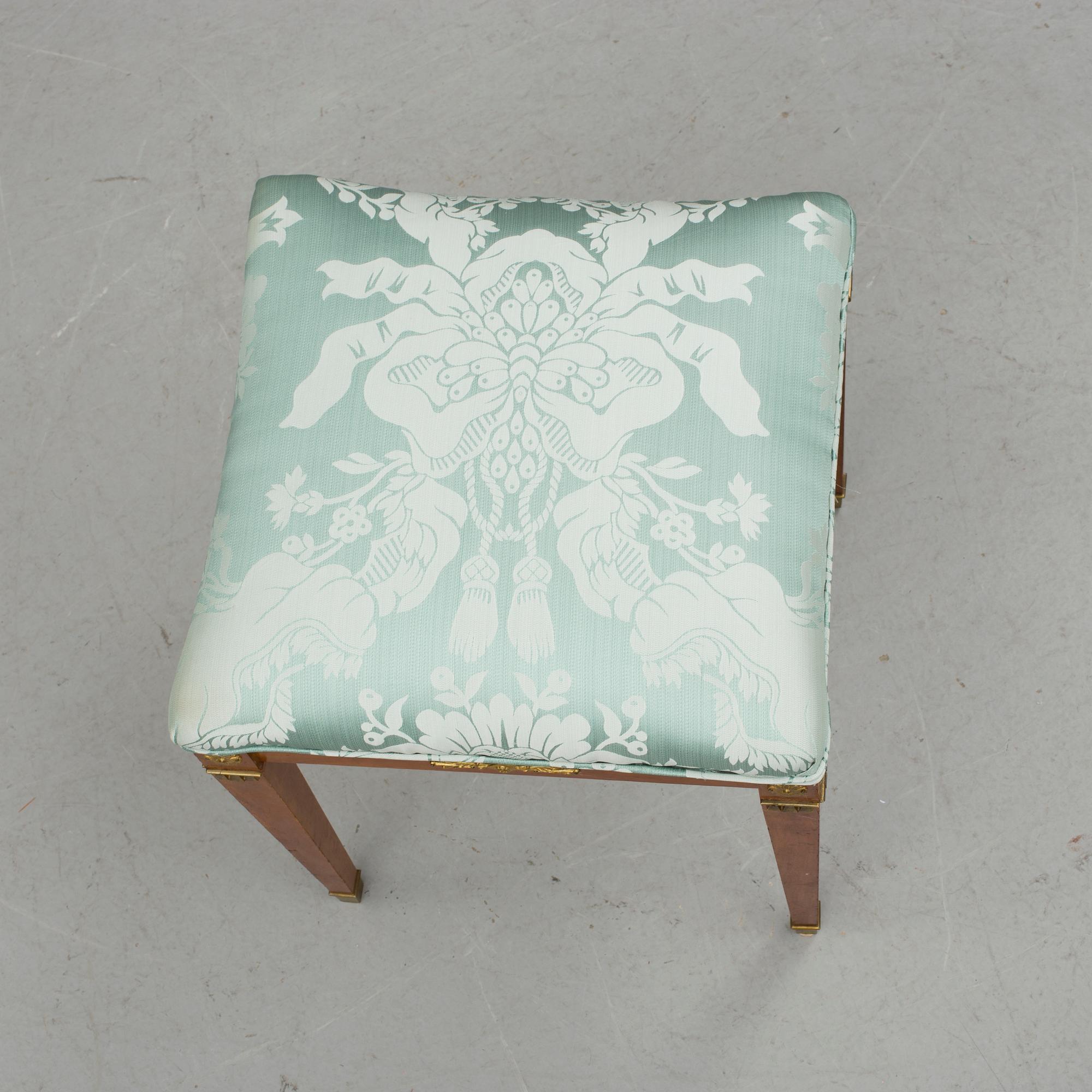 TABURETT, gustaviansk-stil, 1900-tal.