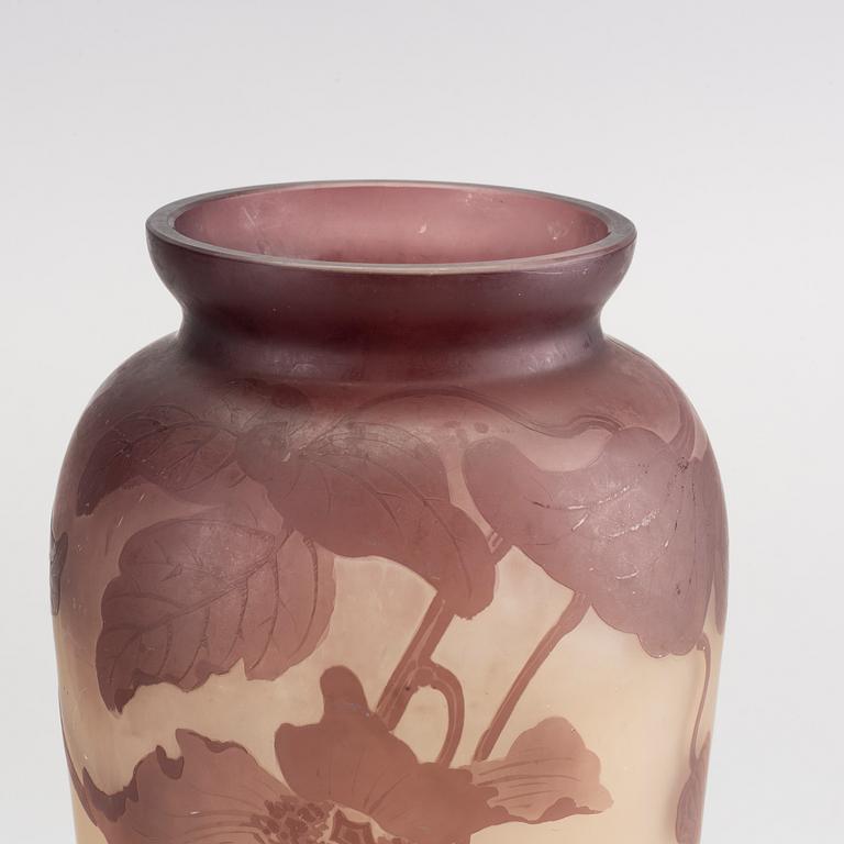 A VAL SAINT LAMBERT GLASS VASE.