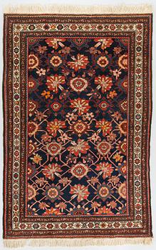A Hamadan rug of 'Mina Khani design'. Circa 197 x 131 cm.