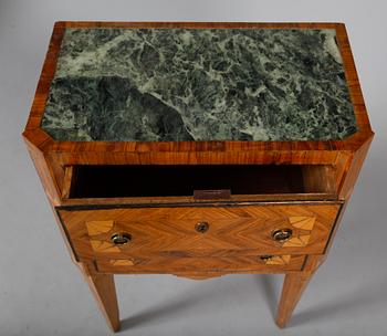 BYRÅ, gustaviansk stil, 1800-tal.