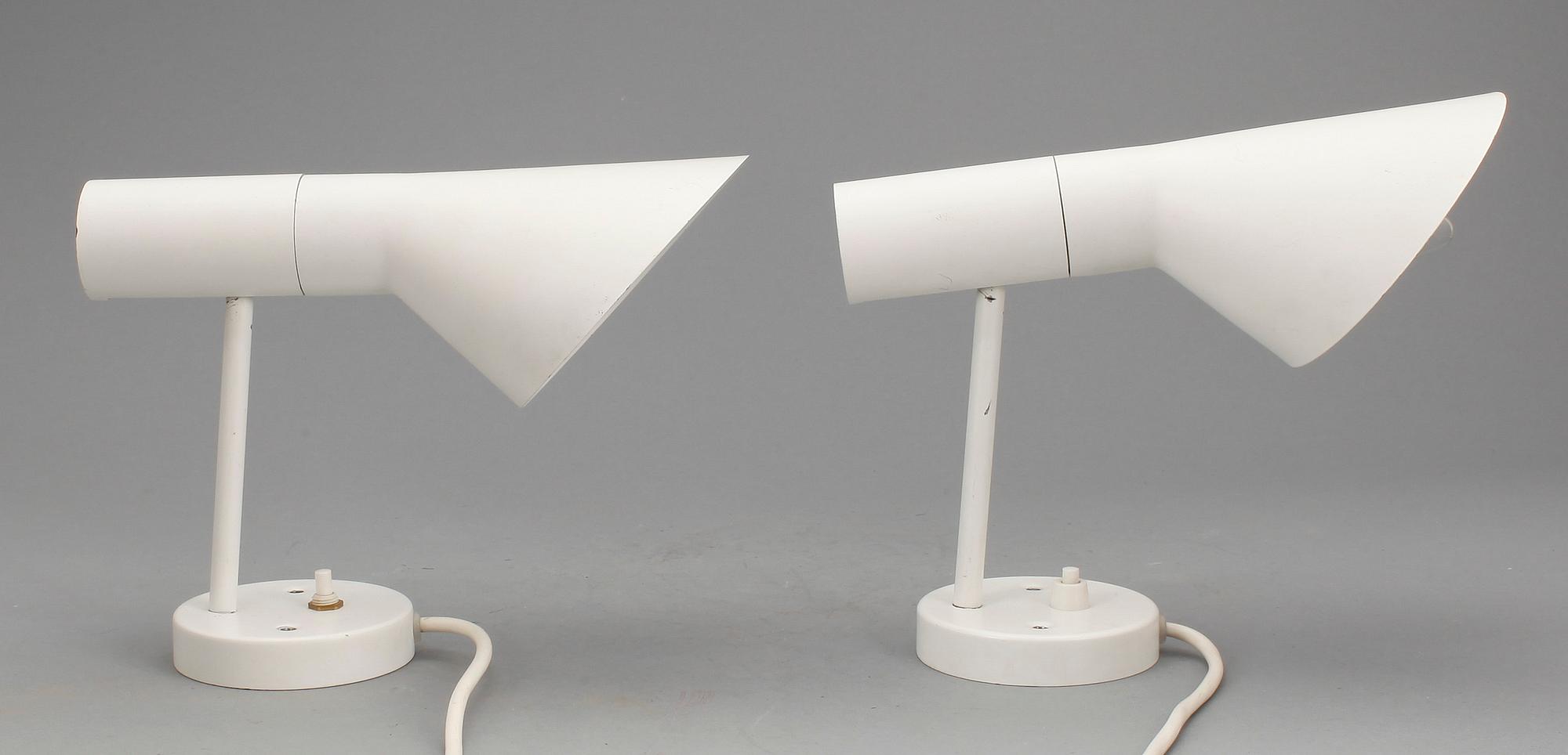 VÄGGLAMPOR, ett par, "AJ", Arne Jacobsen för Louis Poulsen, Danmark. Inköpt 1980-tal.