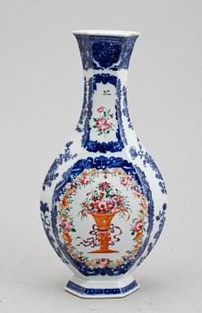 VAS, porslin, "Lowestoft", Kina, Qianlong 1736-1795.