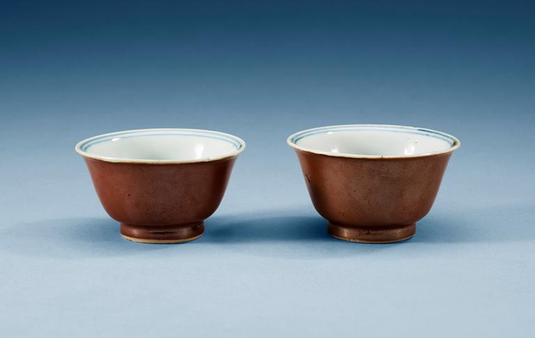 A set of two blue and white and cappuciner brown cups, Qing dynasty, first half of the 18th Century.