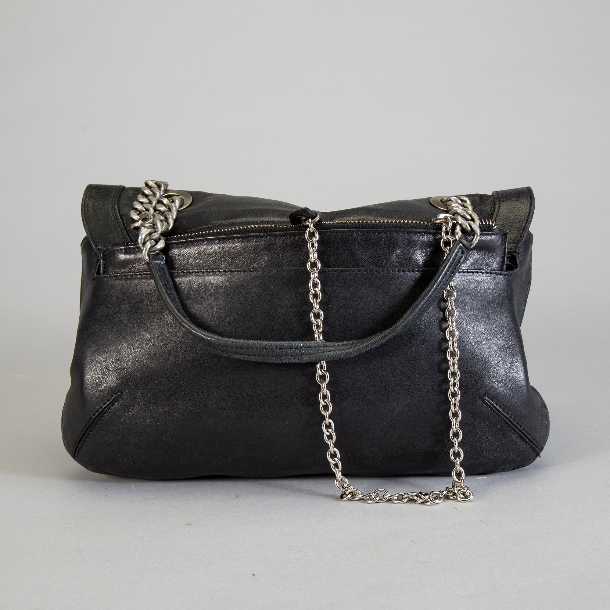 A Lanvin shoulderbag.