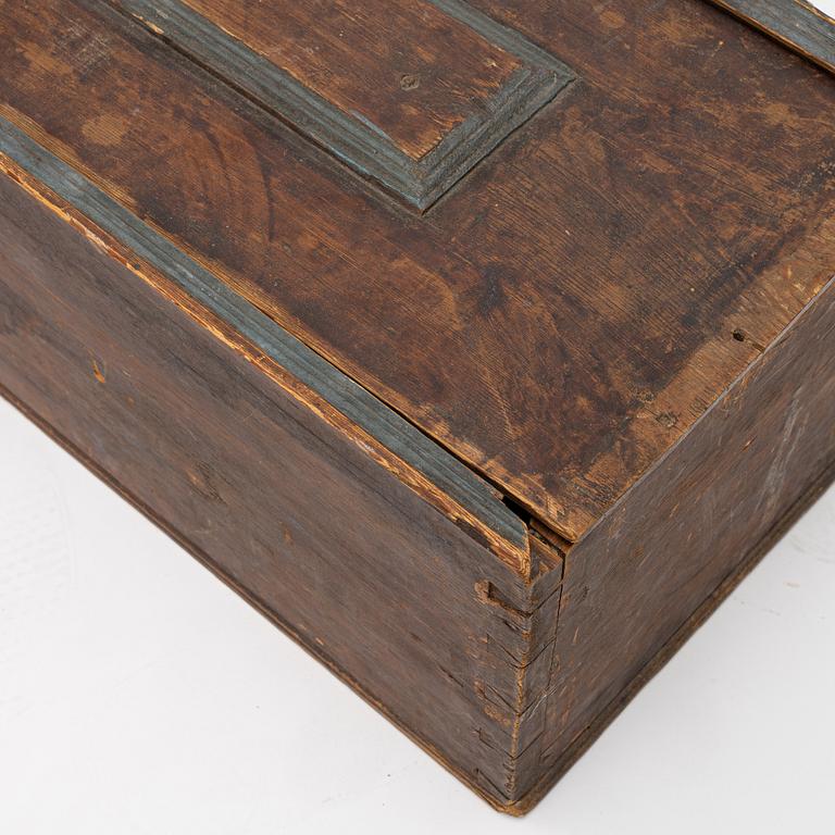 Box, folk art, 19th century.
