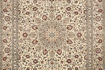 A carpet, Kashan, ca 340 x 238 cm.