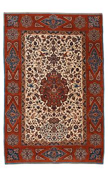 A CARPET, a semi-antique Esfahan, ca 227 x 152,5 cm (as well as the ends with ca 1½ and ½ cm flat weave).