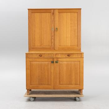 Carl Malmsten, skåp, "Calmare Nyckel", Åfors Möbelfabrik, 1900-talets andra hälft.