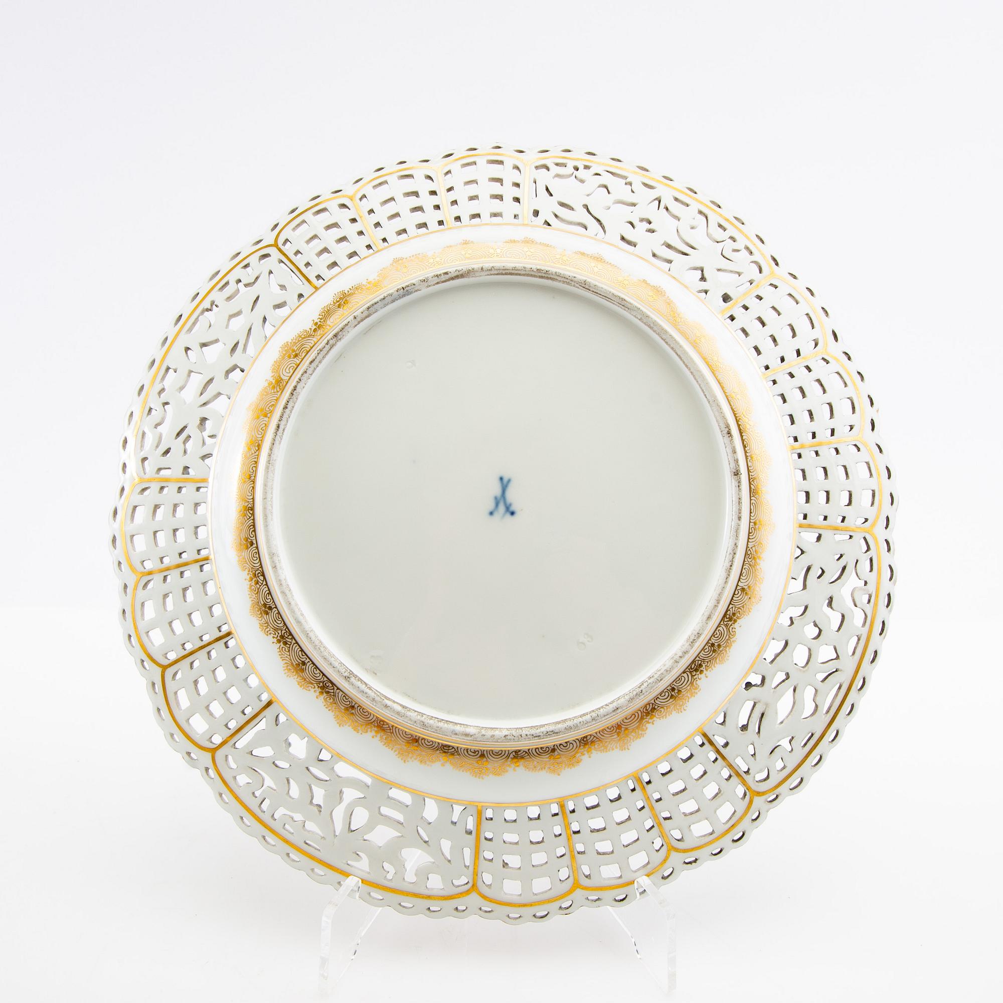 Tallrikar ett par Meissen omkring 1900 porslin.