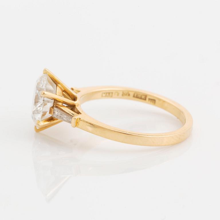 An 18K gold ring set with a round brilliant-cut diamond weight 3.30 cts quality E vs2.